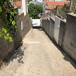 With Balcony Nike דוברובניק