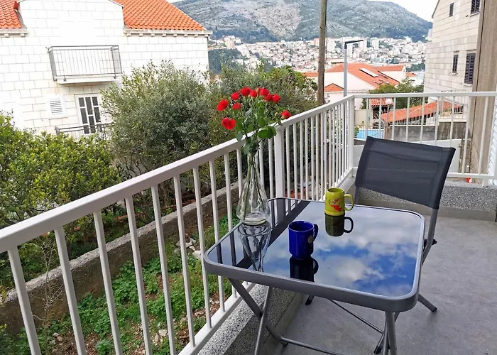 Lägenhet With Balcony Nike Dubrovnik