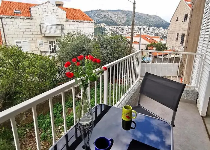 Lägenhet With Balcony Nike Dubrovnik