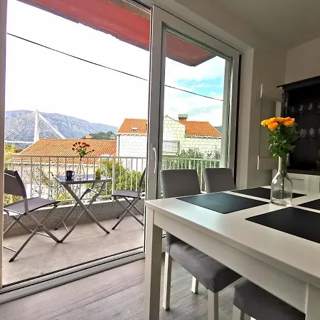 Appartement With Balcony Nike
