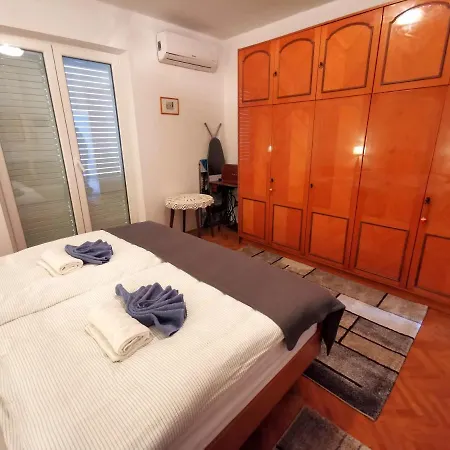 With Balcony Nike Апартаменты *