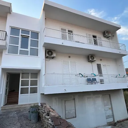 With Balcony Nike Ντουμπρόβνικ