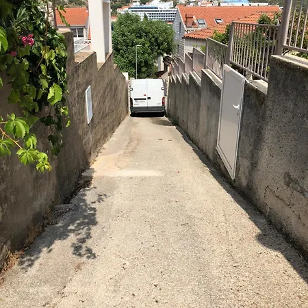 With Balcony Nike Ντουμπρόβνικ