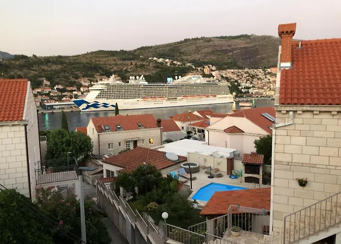 With Balcony Nike 아파트