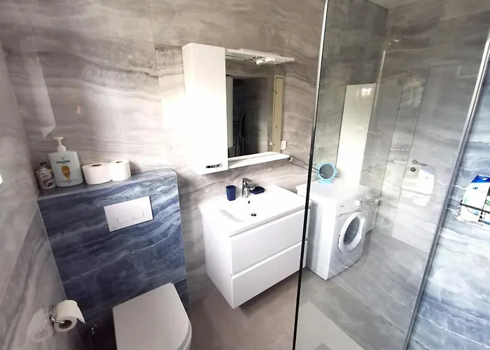 With Balcony Nike 아파트