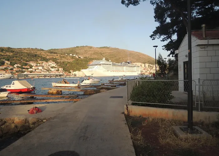 With Balcony Nike * 두브로브니크