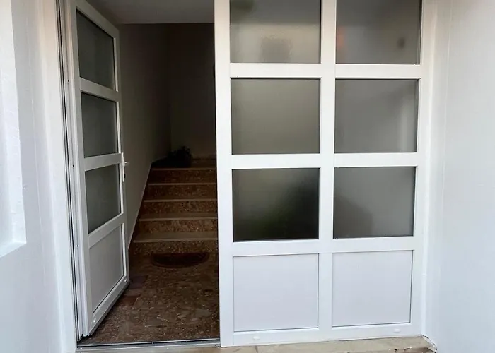 With Balcony Nike 아파트 *