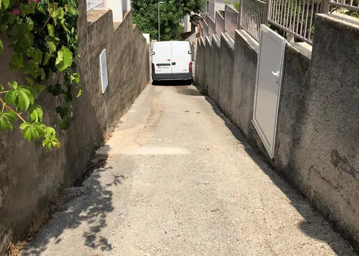 With Balcony Nike Dubrovnik